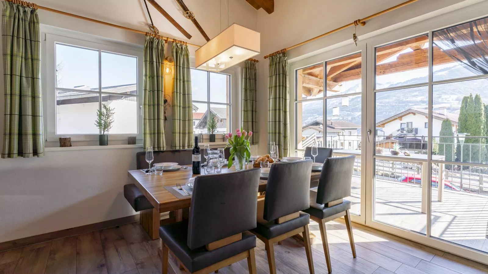 Luxury Tauern Suite Walchen Kaprun 4-Eetkamer