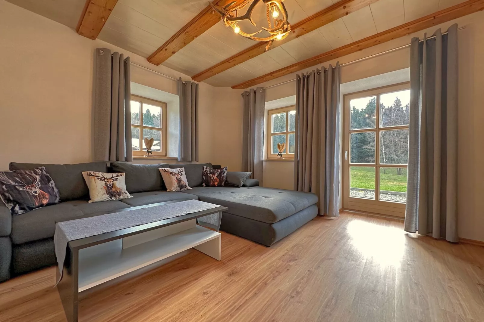 Ferienwohnung Holzfurtner-Woonkamer