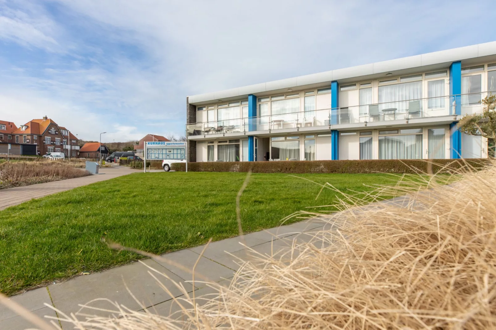 Zoutelande 'Kurhaus appartement nr 1-Buitenkant zomer