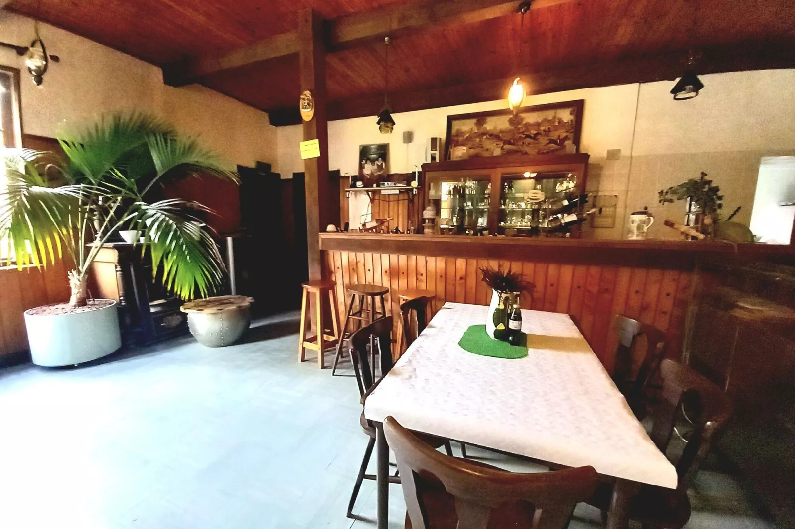 Ferienhaus mit eigener Bar am Bach in Saint Quirin