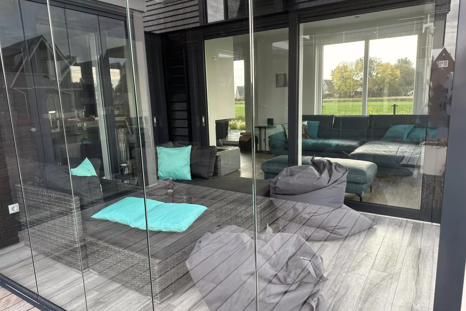 Luxe villa aan het water-Terrasbalkon