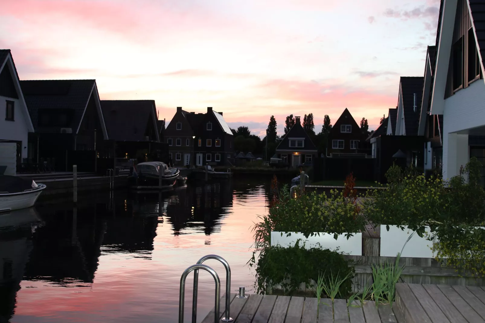 Luxe villa aan het water-Gebieden zomer 1km