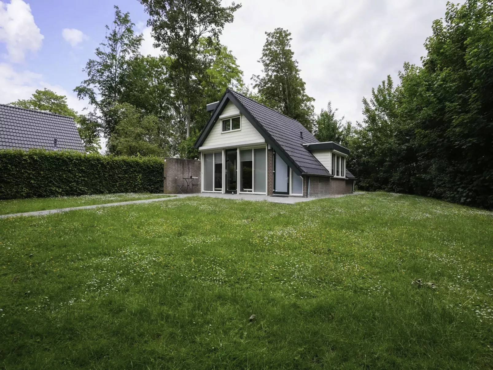 De Smokkelaar bg 127-Buiten