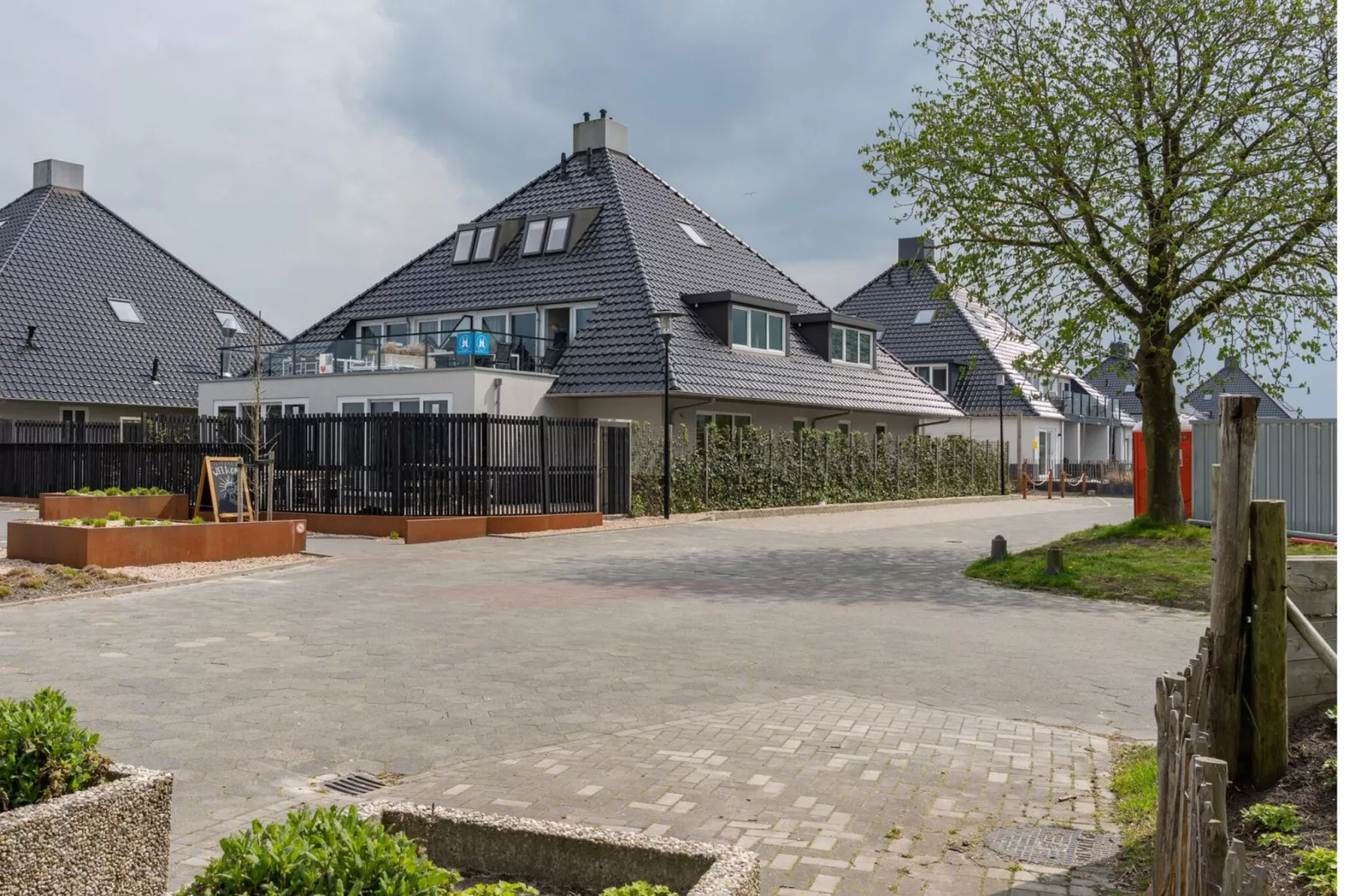 Appartement - Paviljoenwei 4  Sneek Offingawier 'Havenzicht'-Buitenkant zomer