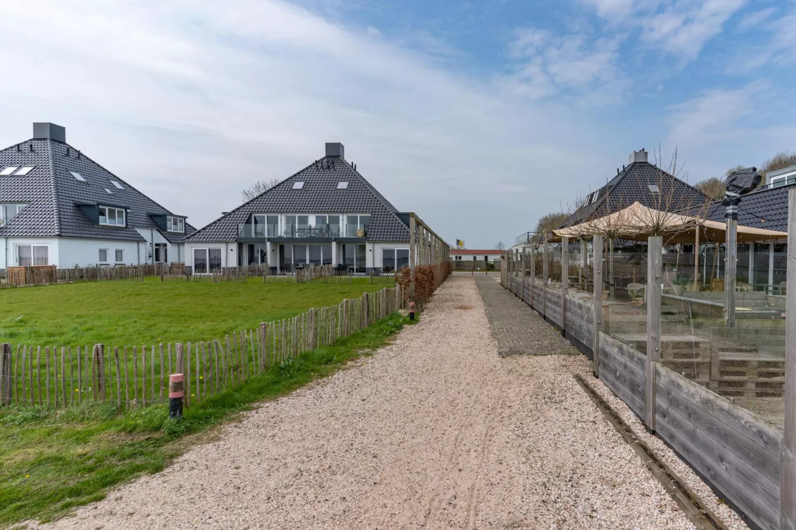 Appartement - Paviljoenwei 4  Sneek Offingawier 'Havenzicht'-Buitenkant zomer