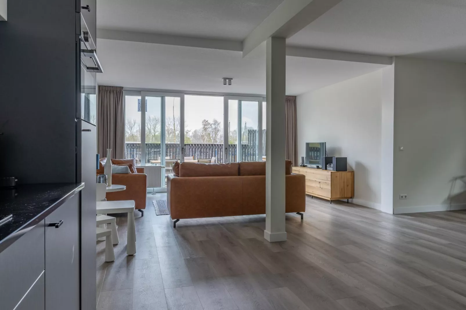 Appartement - Paviljoenwei 4  Sneek Offingawier 'Havenzicht'-Woonkamer