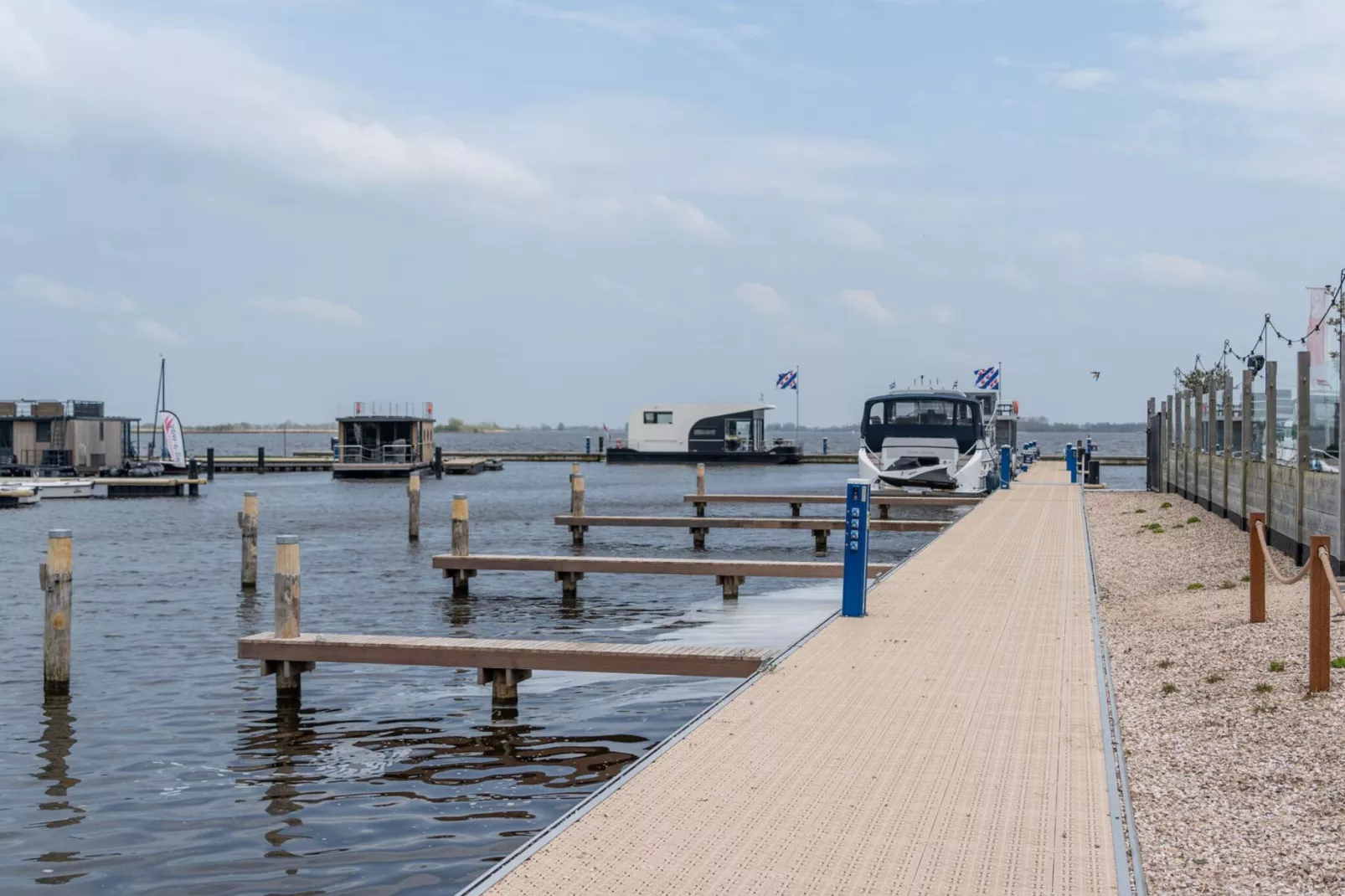 Appartement - Paviljoenwei 4  Sneek Offingawier 'Havenzicht'-Uitzicht zomer