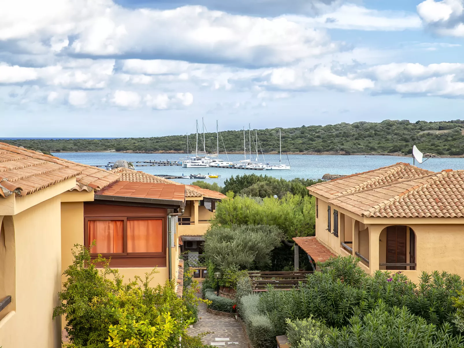 D4 - F3, Baia de Bahas-Buiten