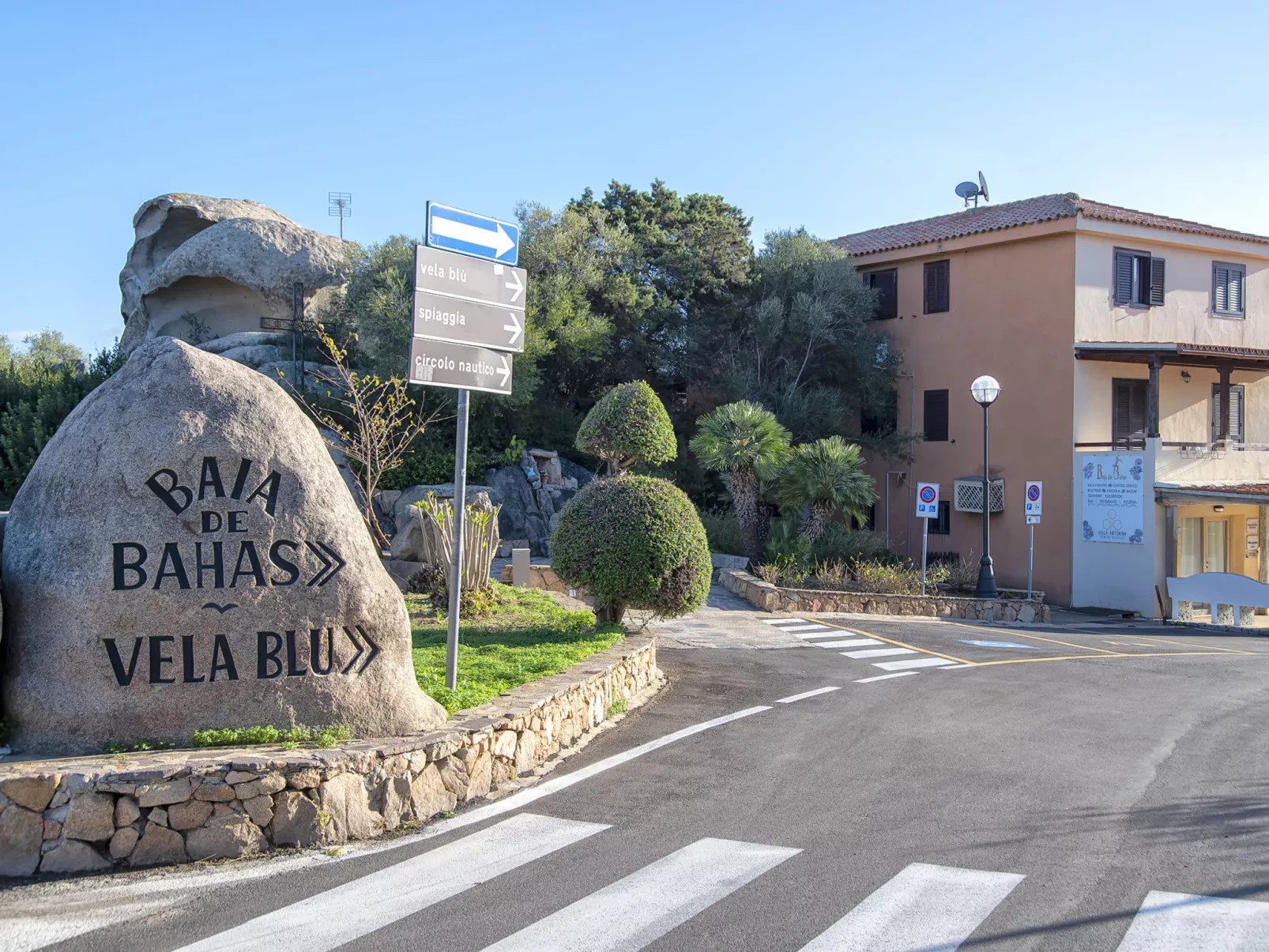 D4 - F3, Baia de Bahas-Buiten