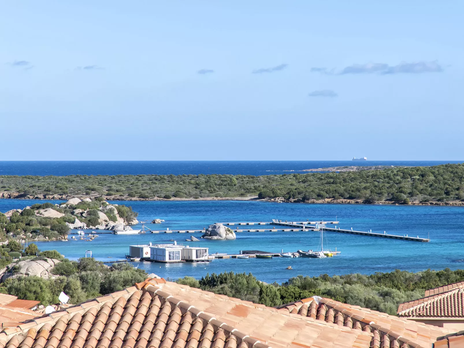 CSC - 14, Baia de Bahas-Buiten