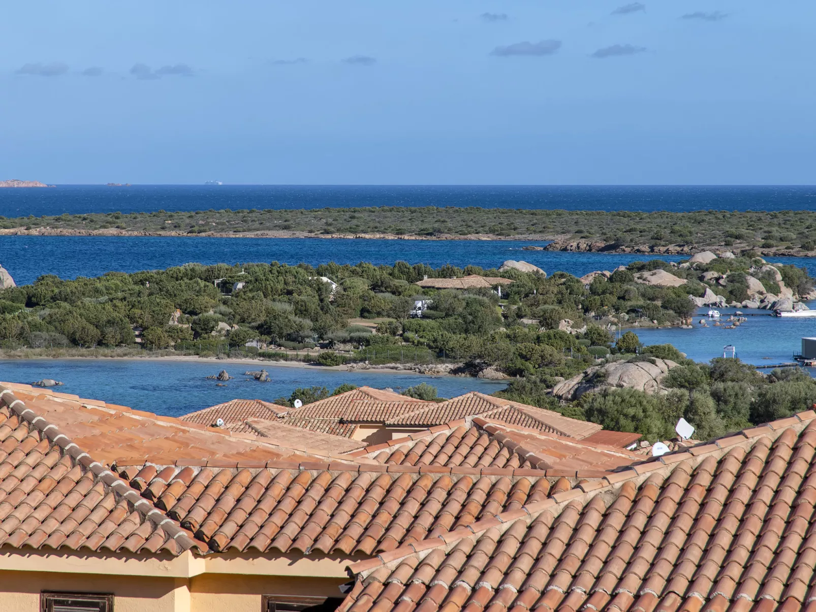 CSC - 14, Baia de Bahas-Buiten