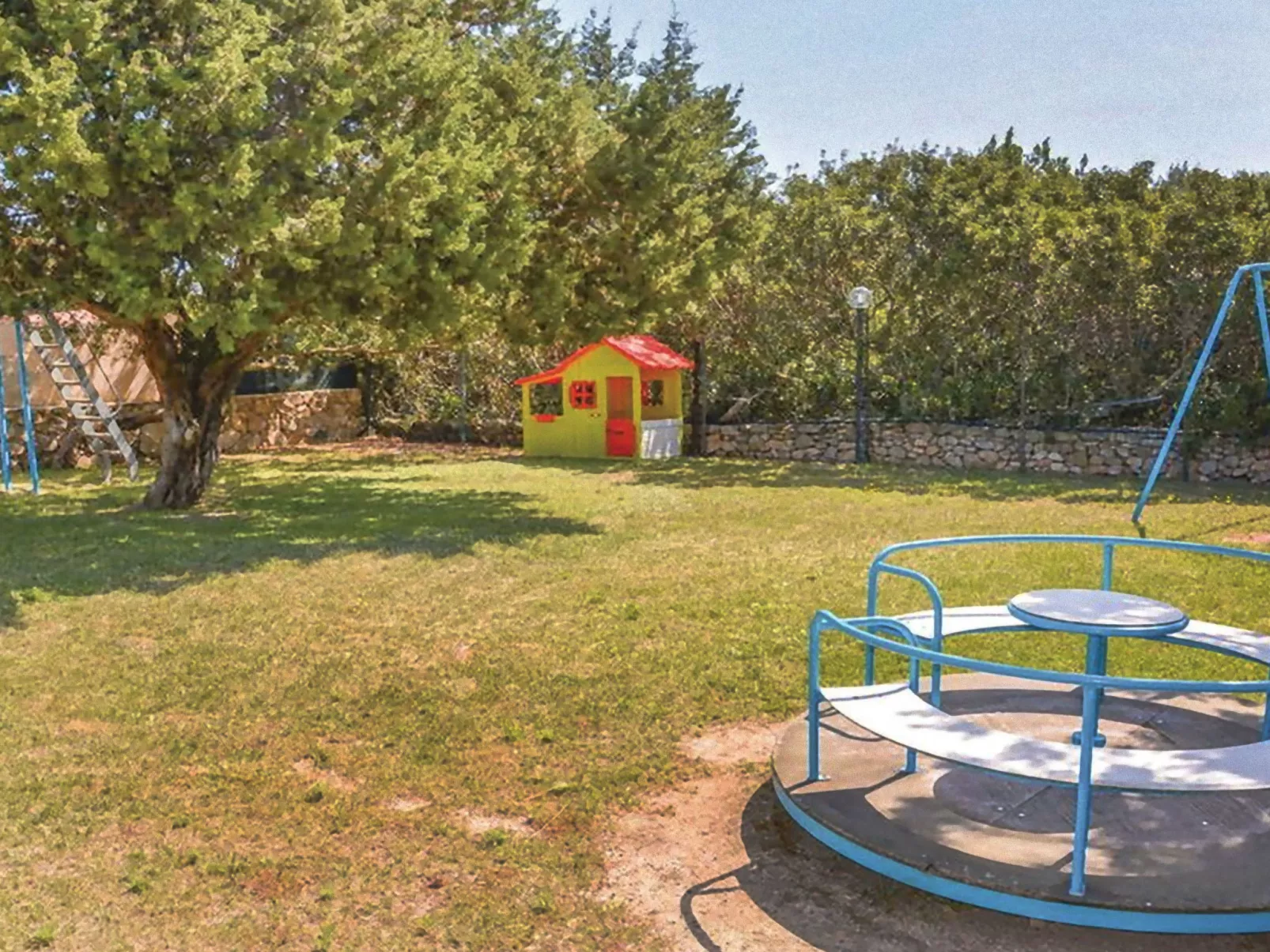 CSC - 14, Baia de Bahas-Buiten