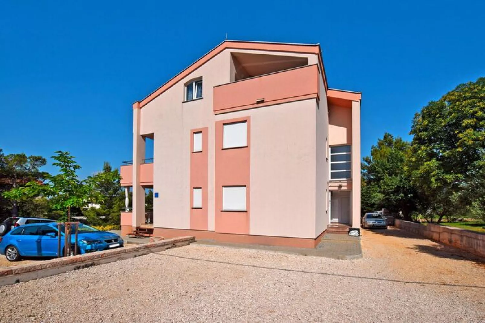 Appartement in Starigrad Paklenica op slechts 200 meter van de zee-Buitenkant zomer