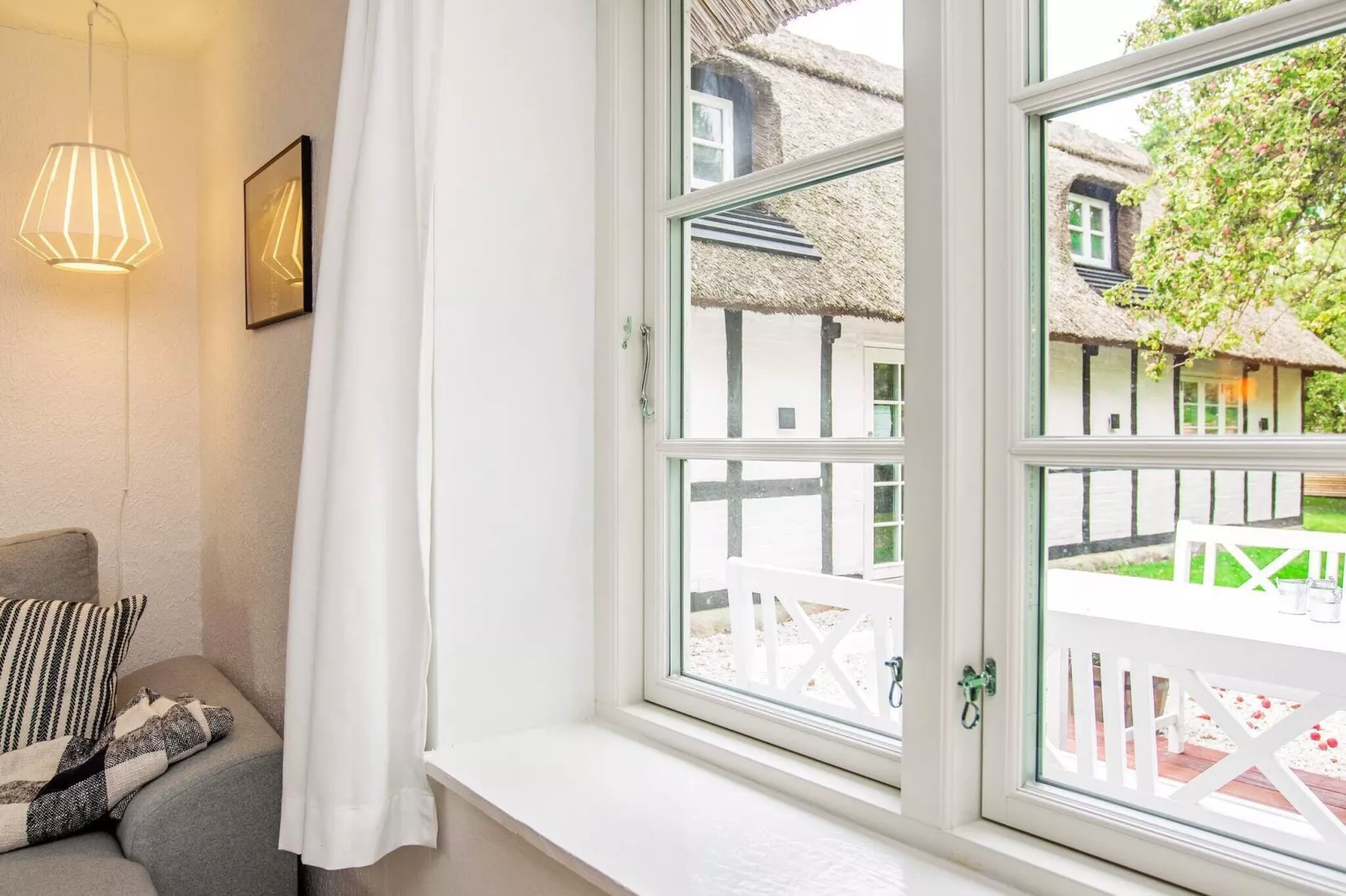 Idyllisch rietgedekt huisje-By Traum-Binnen