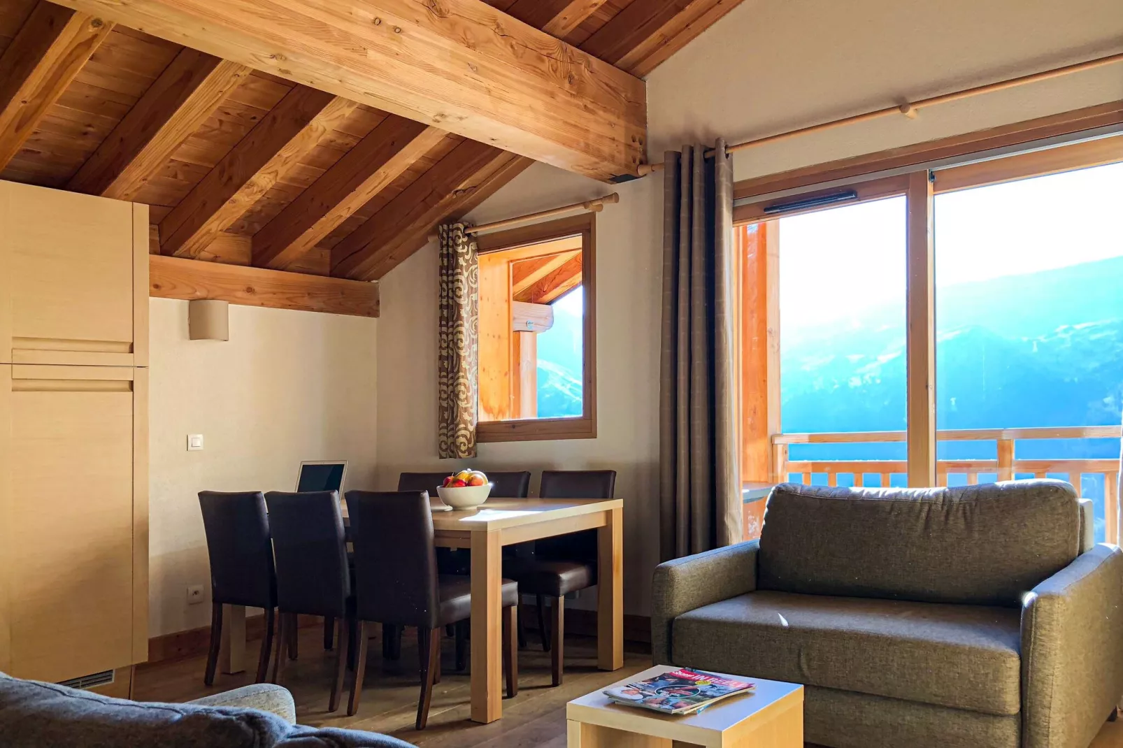 Authentiek appartement in het skigebied Le Grand Massif-Woonkamer