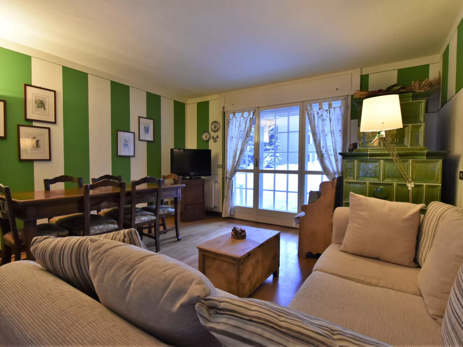 Bernasconi Garden Flat-Binnen