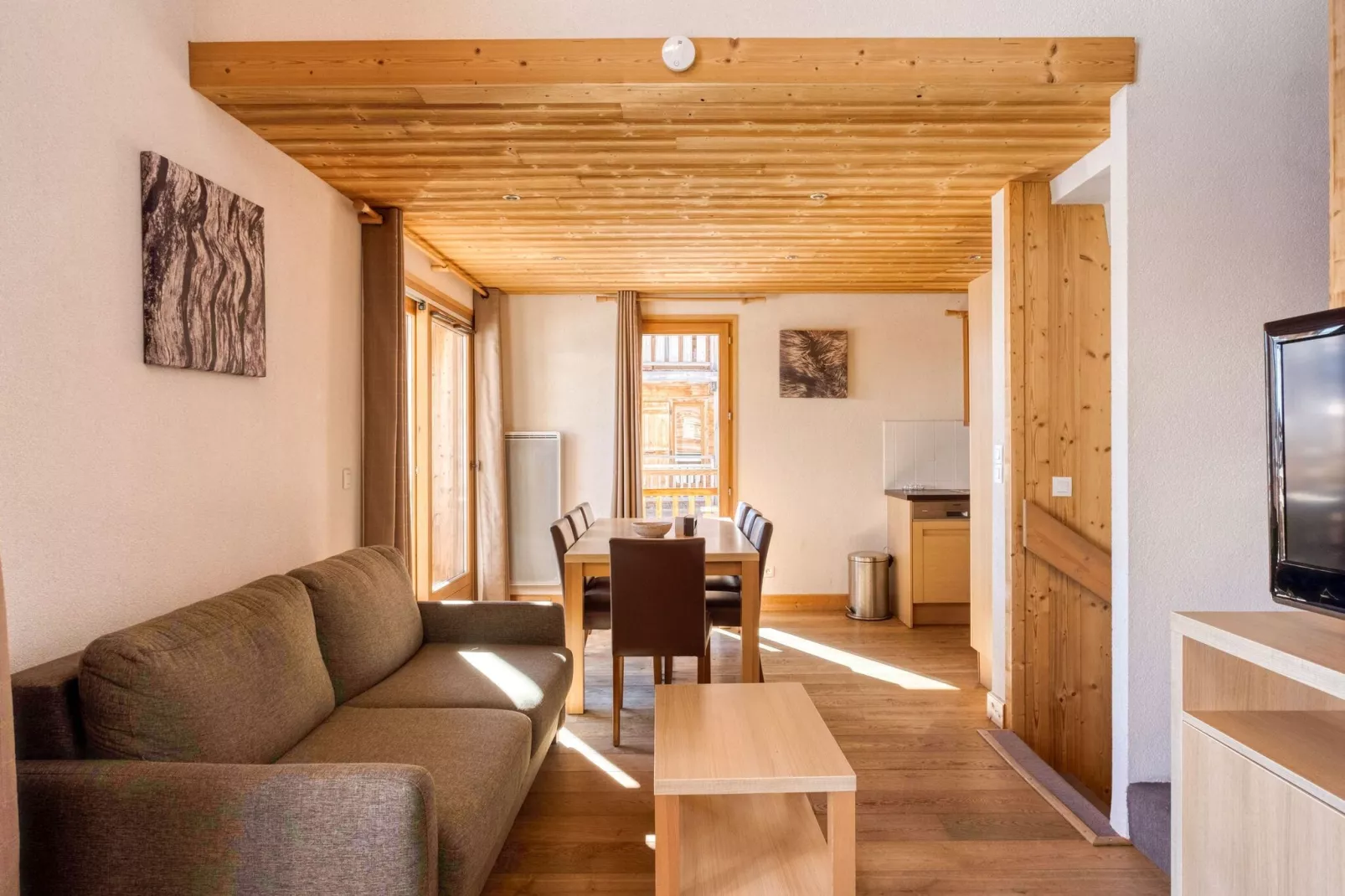 Authentiek appartement in het skigebied Le Grand Massif-Woonkamer