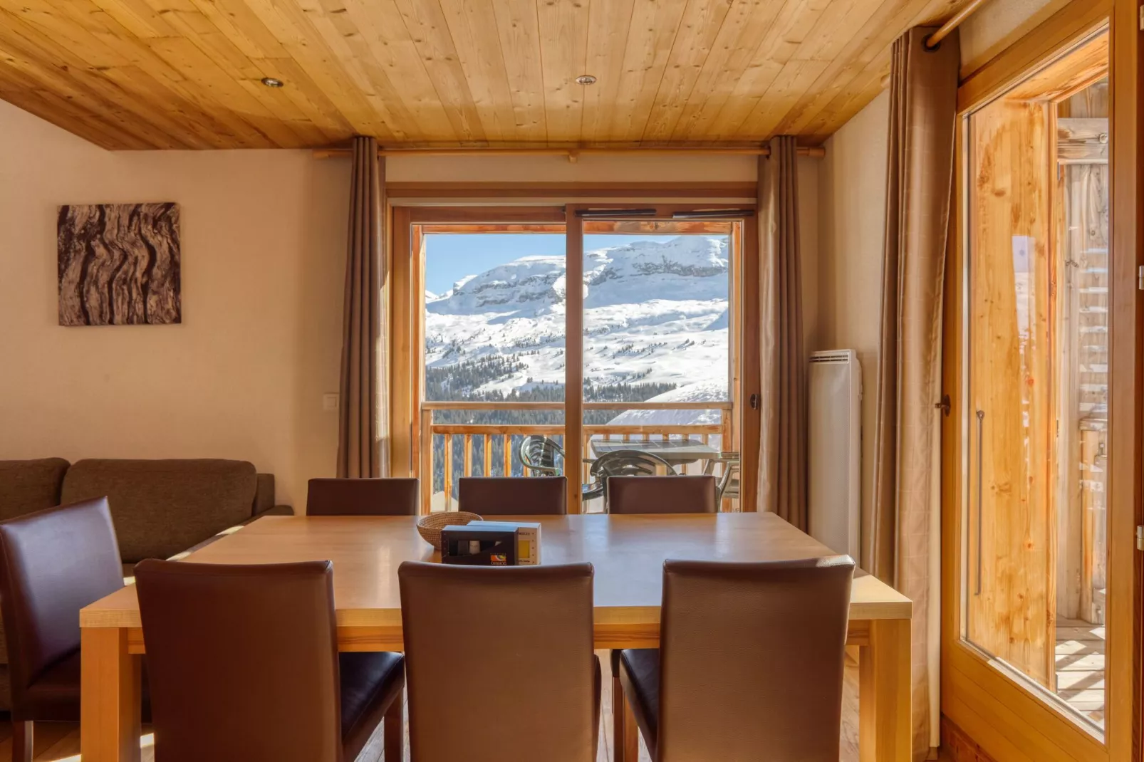 Authentiek appartement in het skigebied Le Grand Massif-Eetkamer