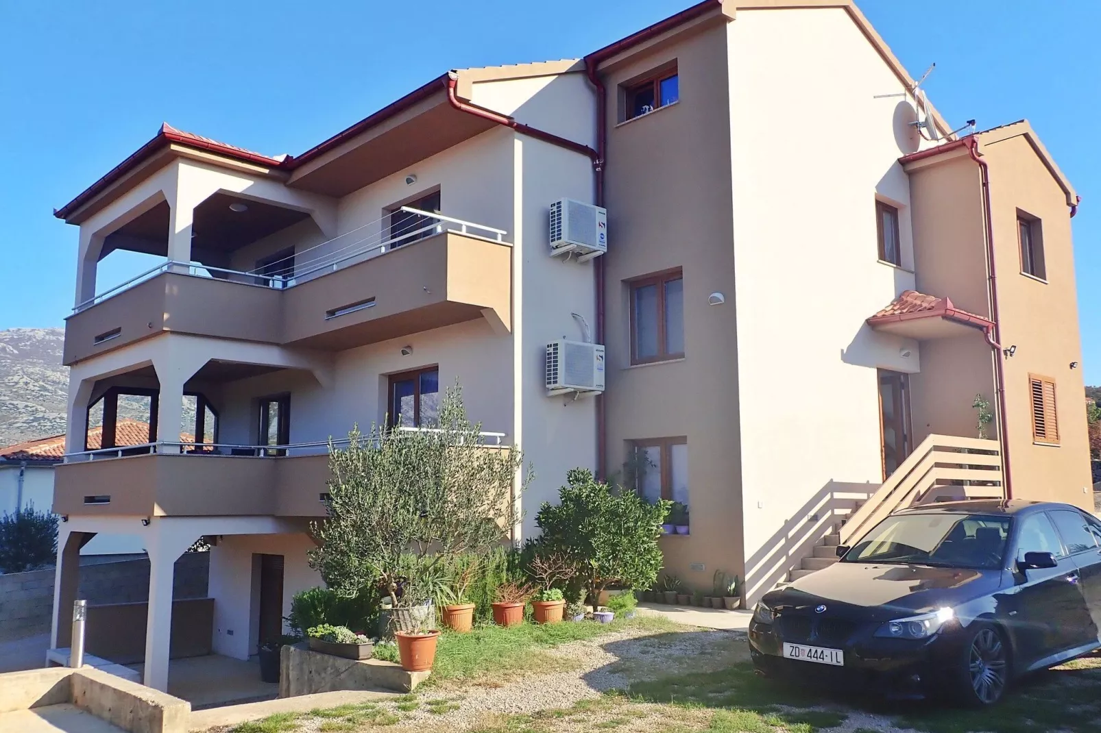 Holiday flat Dane Jasenice-Rovanjska SD-137 A-02 100 qm 6 Pers 1OG-Buitenkant zomer