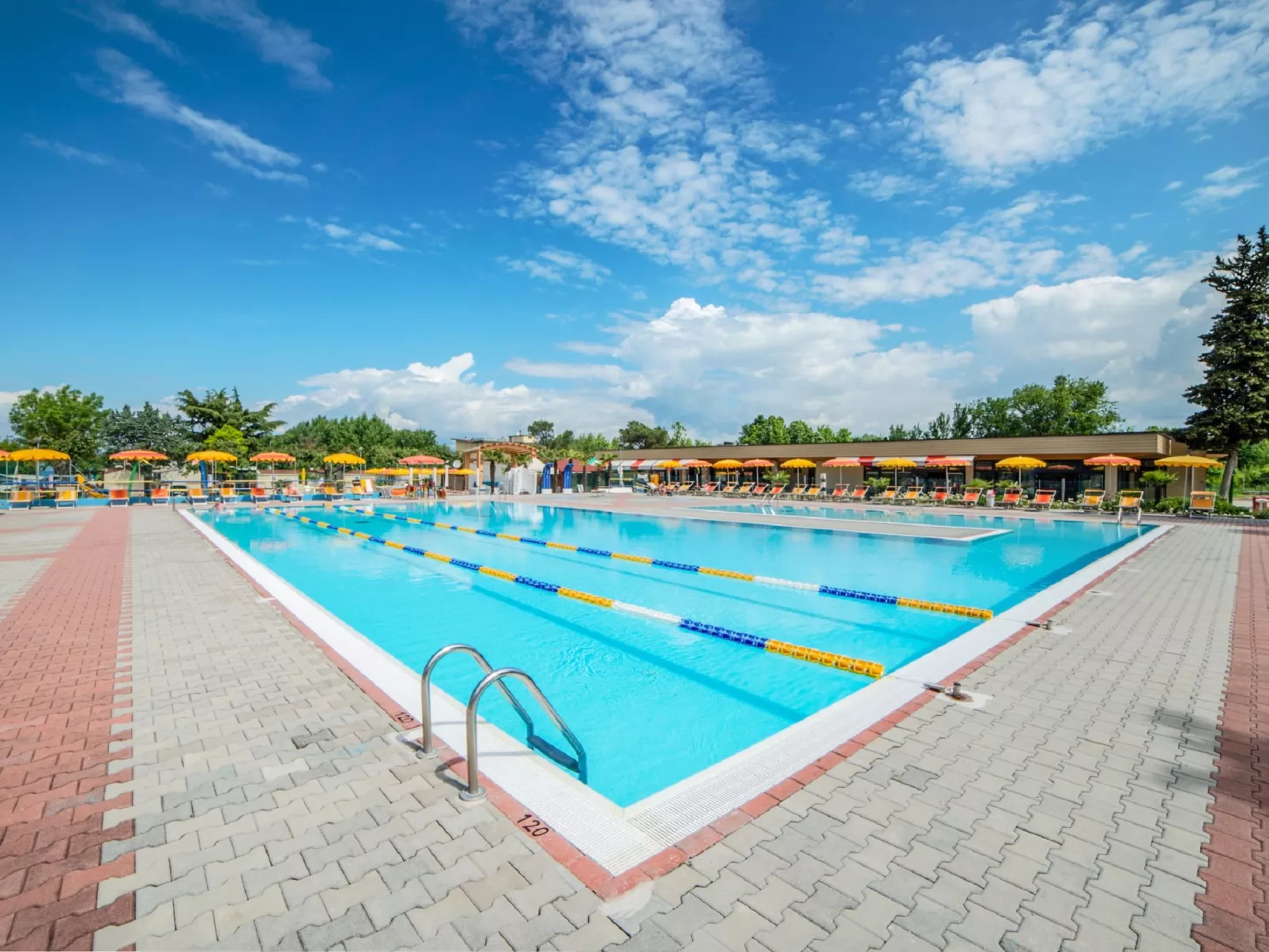 Baia Holiday Gasparina-Buiten
