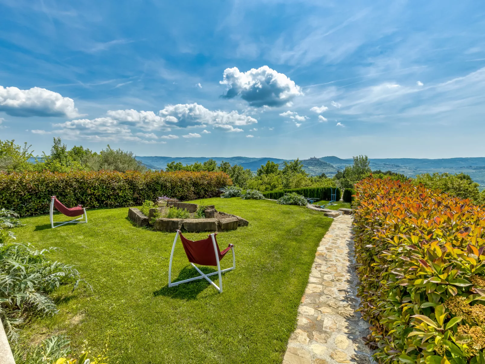 Villa Over the Hilltop-Buiten