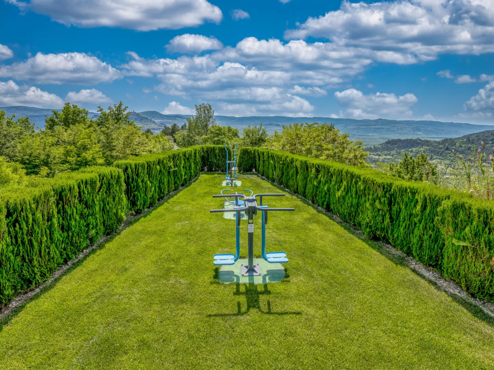 Villa Over the Hilltop-Buiten