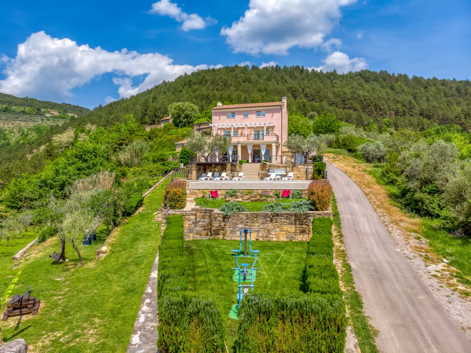 Villa Over the Hilltop-Buiten