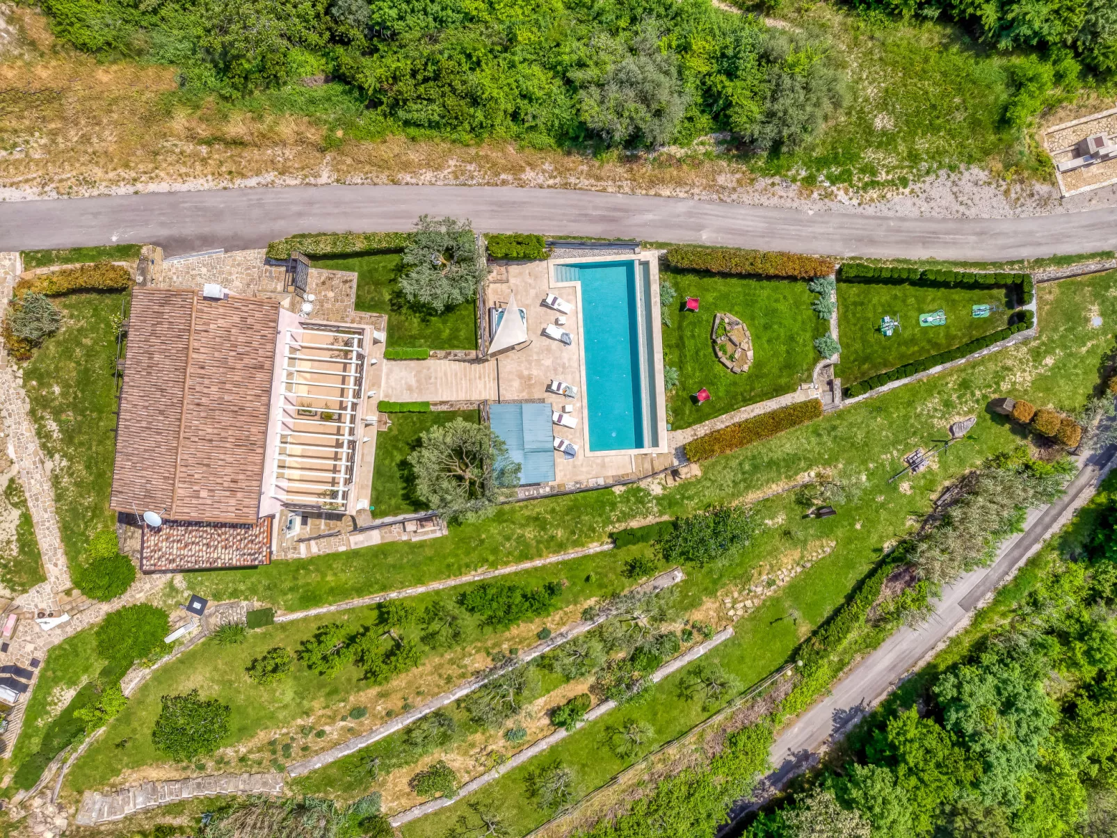 Villa Over the Hilltop-Buiten