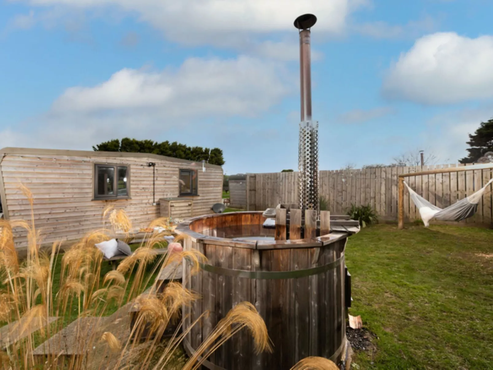 Wheal Rose Hot Tub Lodge-Buiten