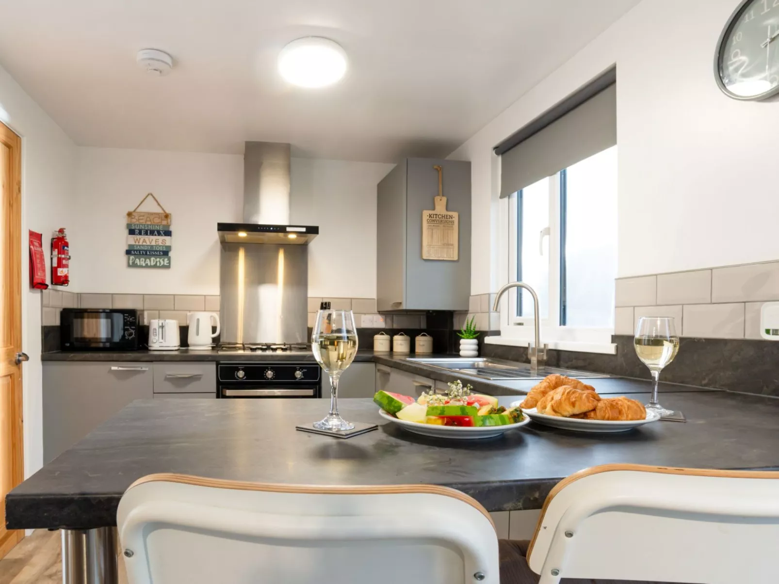 Wheal Rose Hot Tub Lodge-Binnen