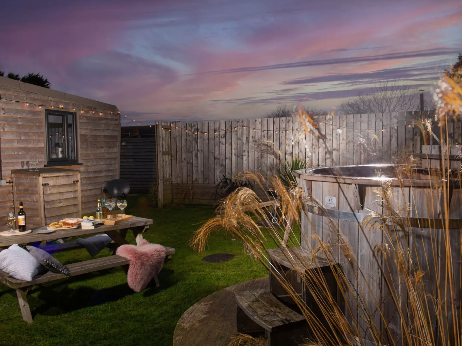 Wheal Prosper Hot Tub Lodge-Buiten