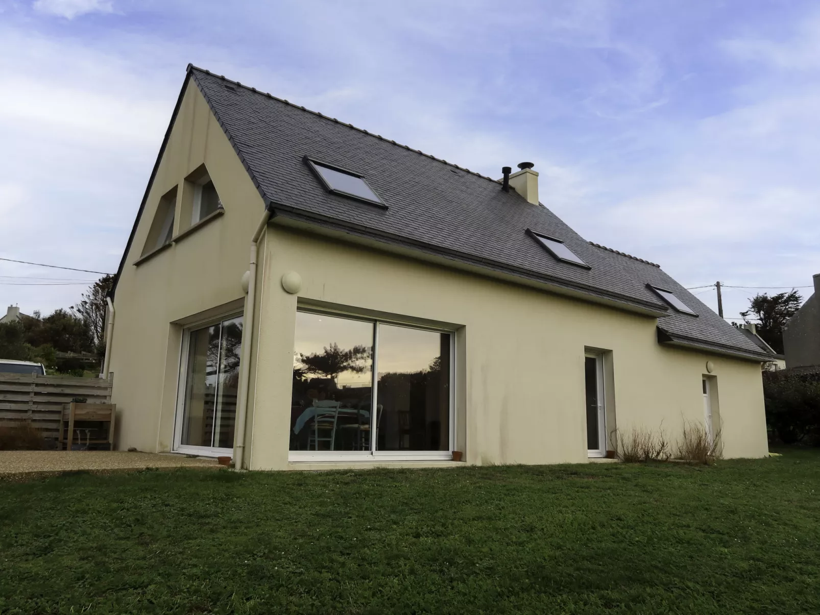 La maison de Toul an Dour-Buiten