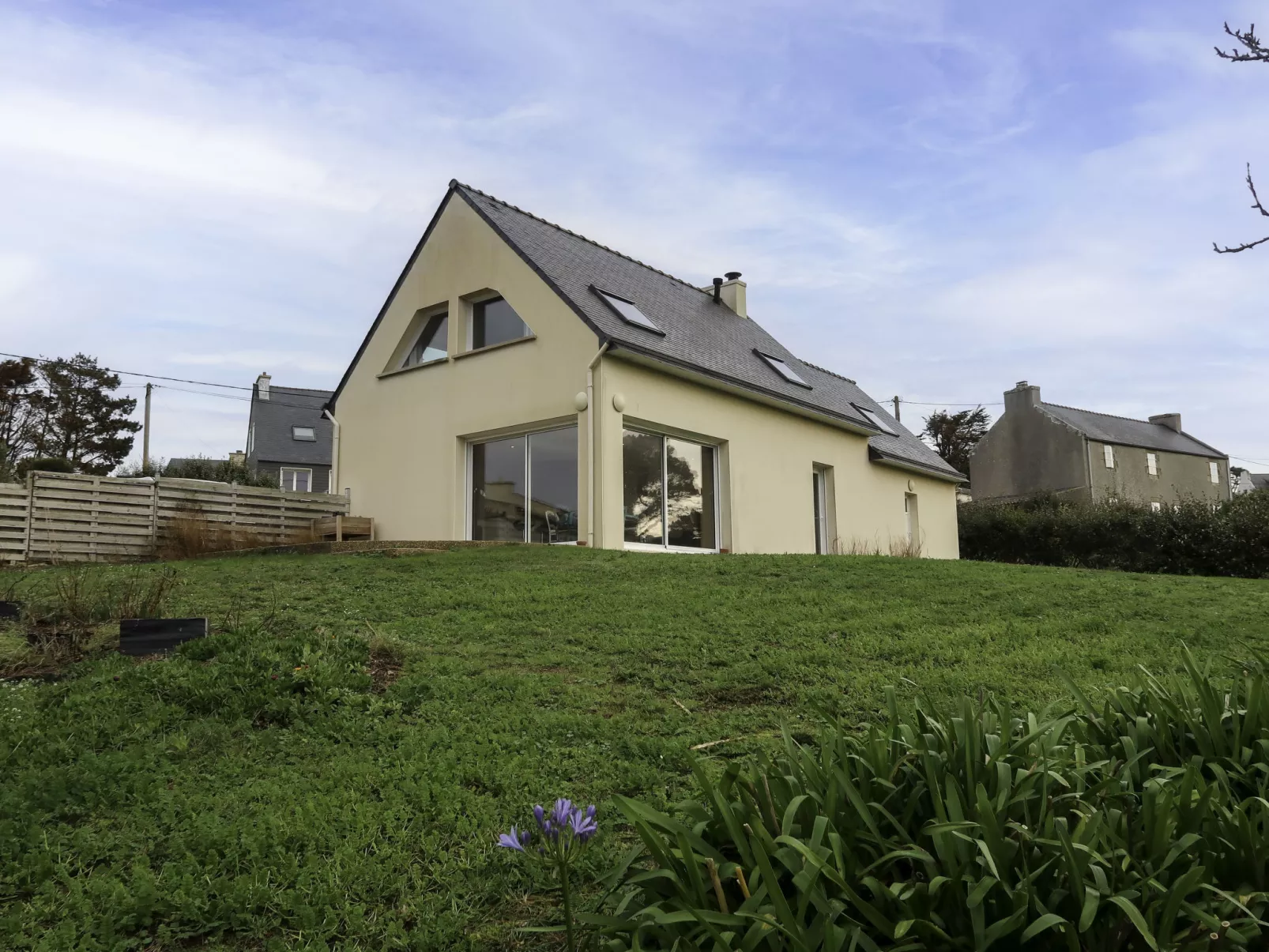 La maison de Toul an Dour-Buiten