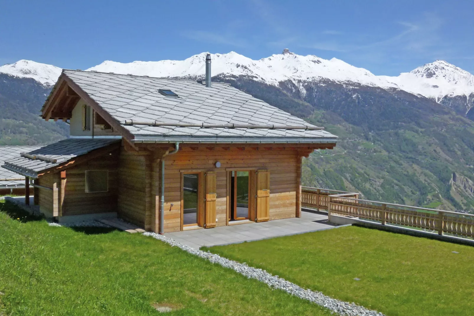 Chalet Ourson Blanc-Buitenkant zomer