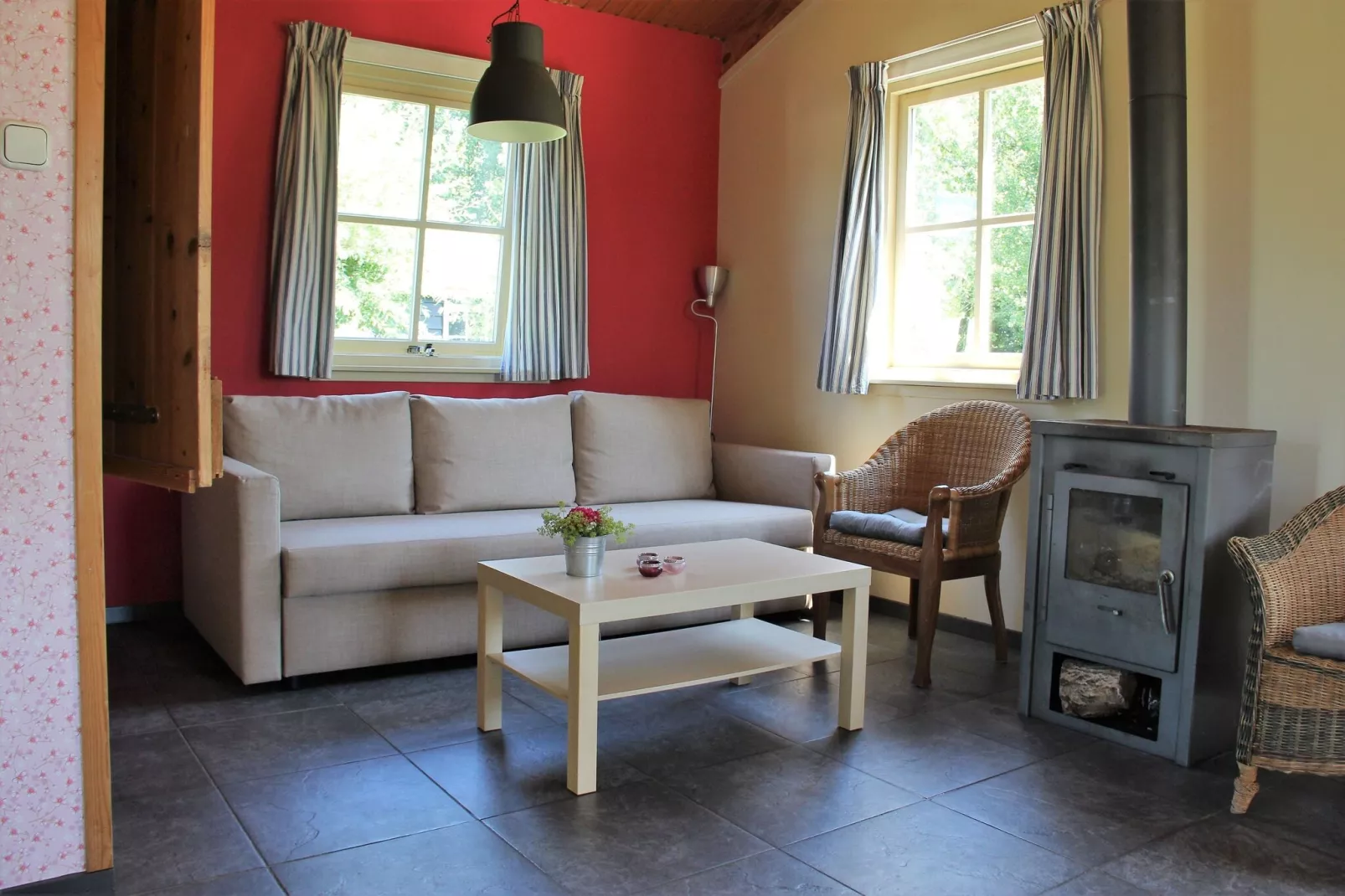 Vakantiehuisje 3 Aarde Groene Camping Lage Zwaluwe-Woonkamer