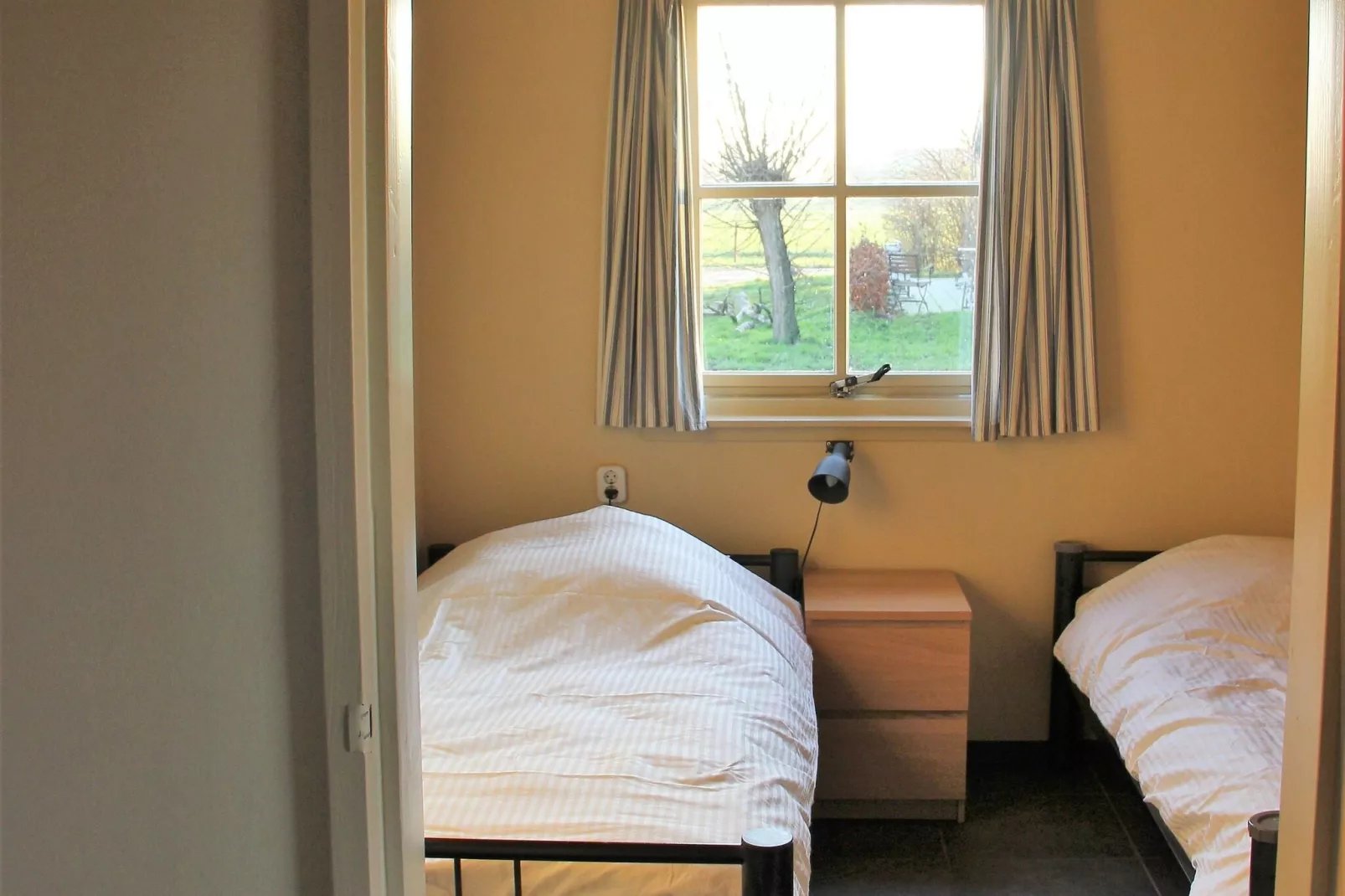 Vakantiehuisje 3 Aarde Groene Camping Lage Zwaluwe-Slaapkamer