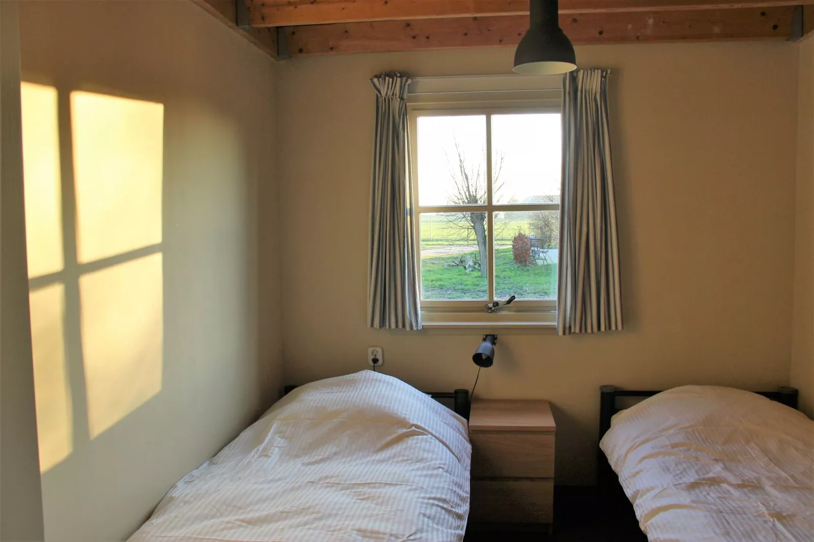 Vakantiehuisje 3 Aarde Groene Camping Lage Zwaluwe-Slaapkamer