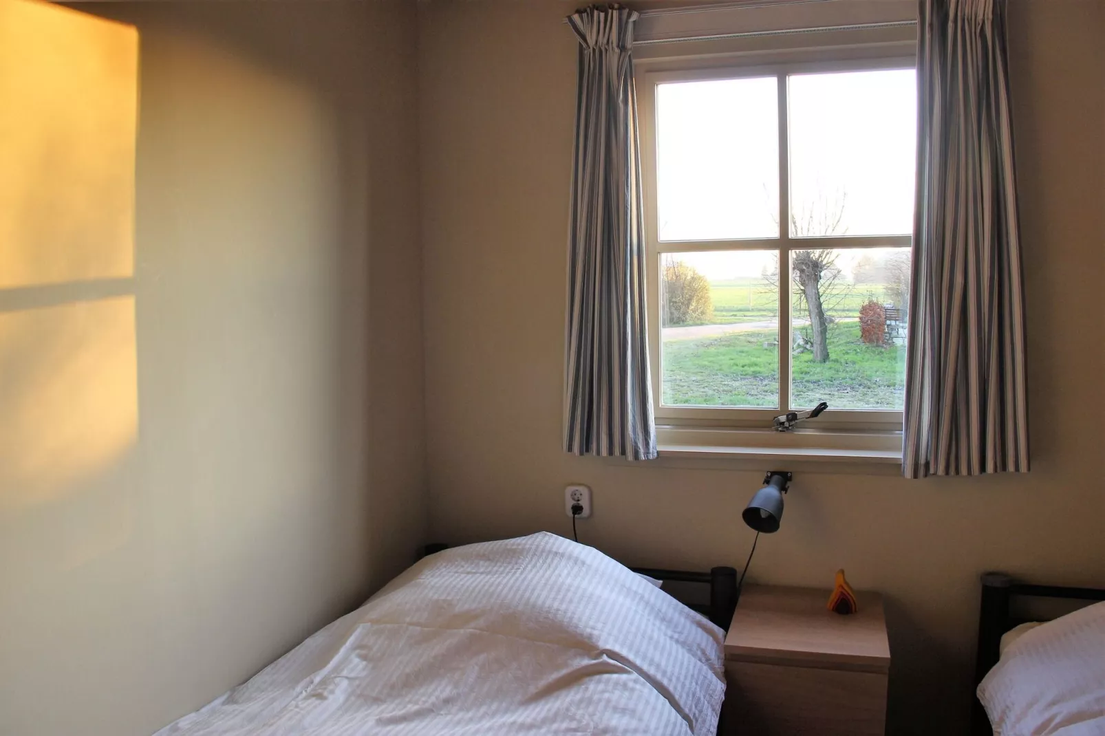 Vakantiehuisje 3 Aarde Groene Camping Lage Zwaluwe-Slaapkamer