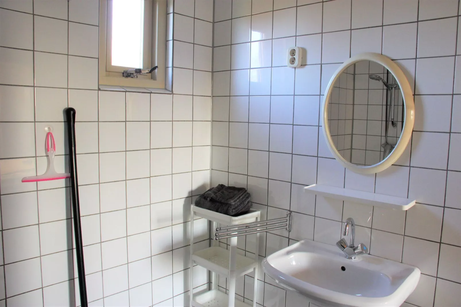 Vakantiehuisje 3 Aarde Groene Camping Lage Zwaluwe-Badkamer