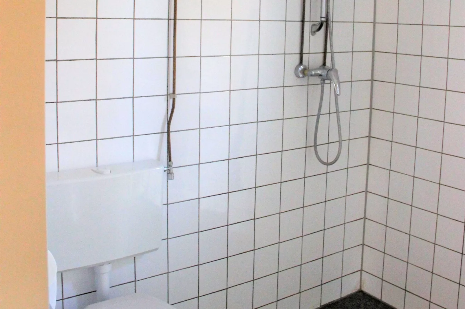 Vakantiehuisje 3 Aarde Groene Camping Lage Zwaluwe-Badkamer