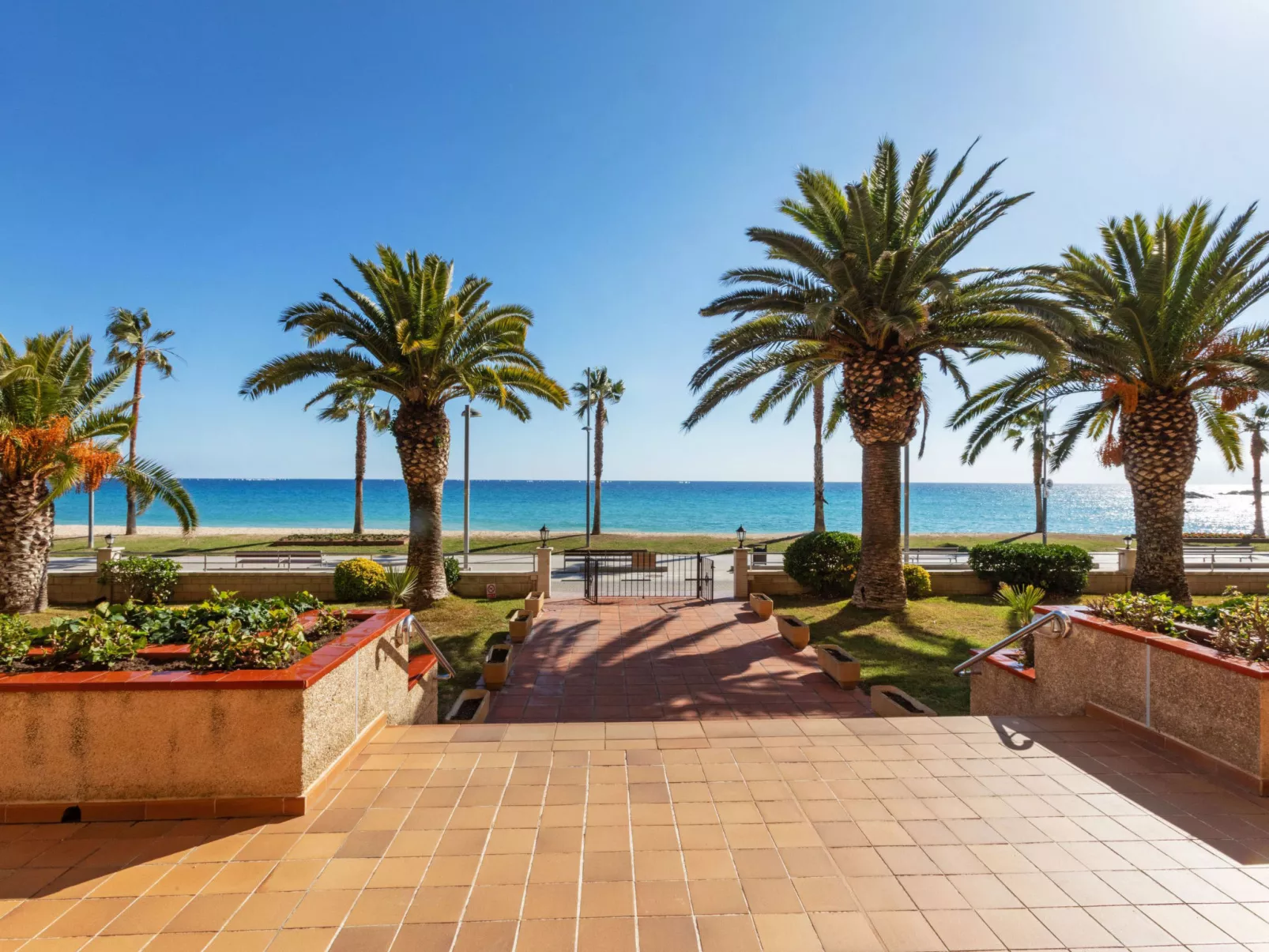 Seafront Apartment Torre Valentina-Buiten