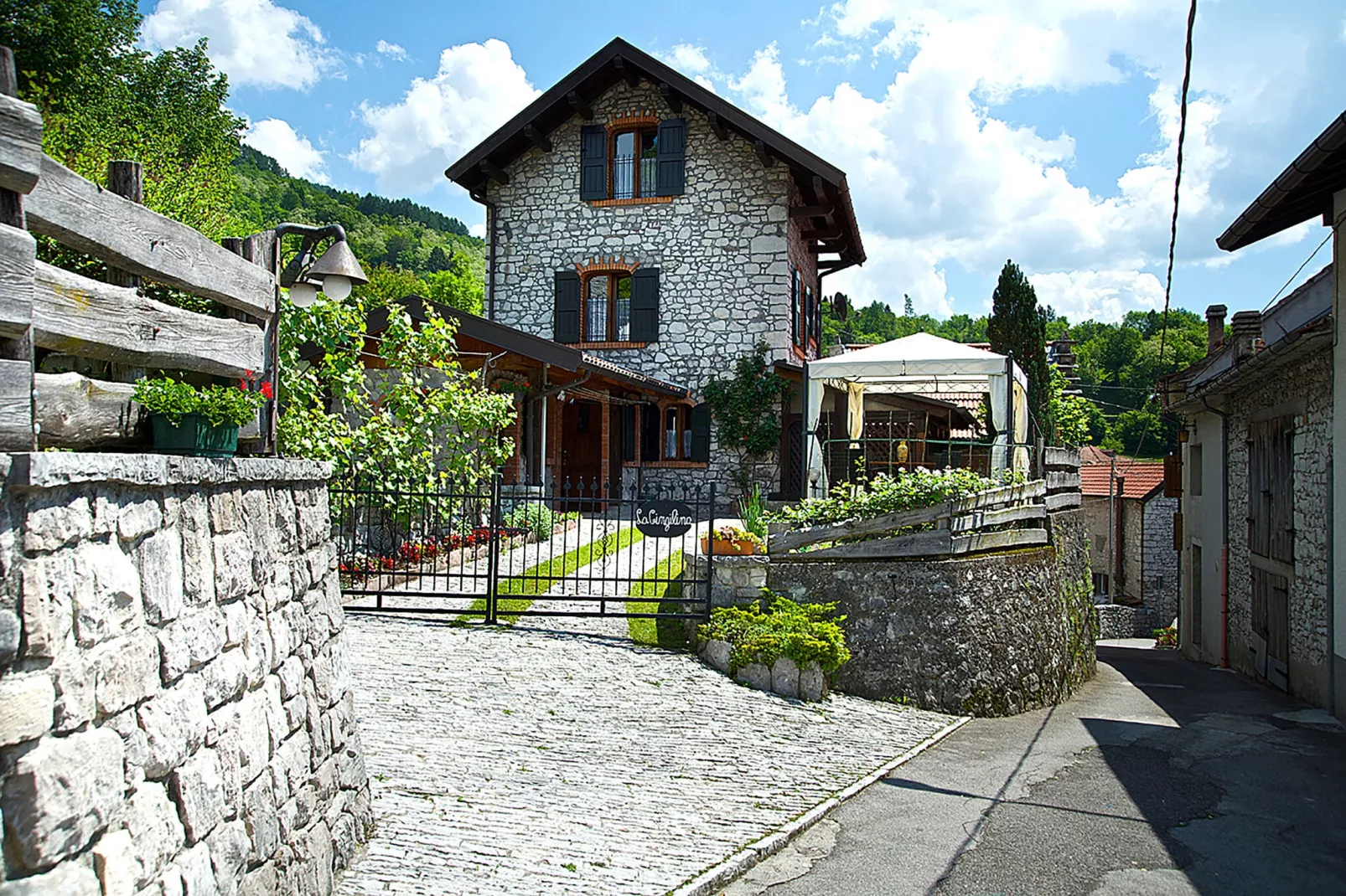 Casa delle Alpi-Buitenkant zomer