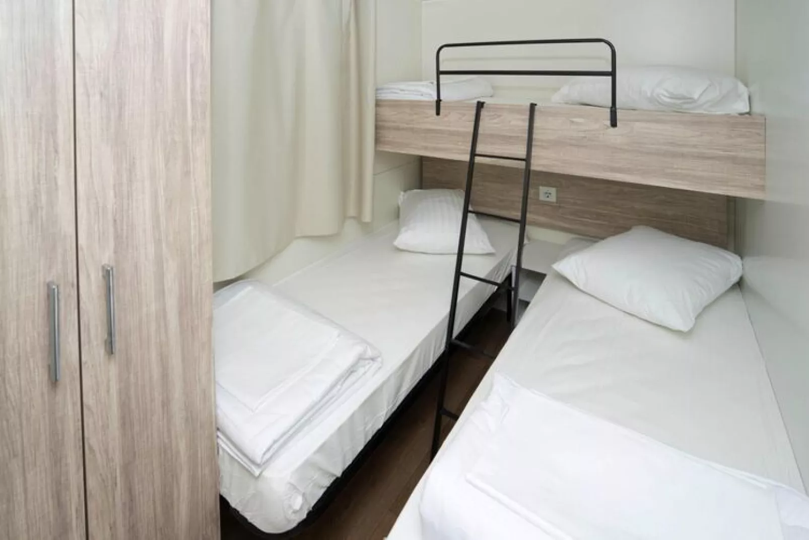 Mobile Homes Kovacine Cres-MH Family - 5 Pers-Slaapkamer