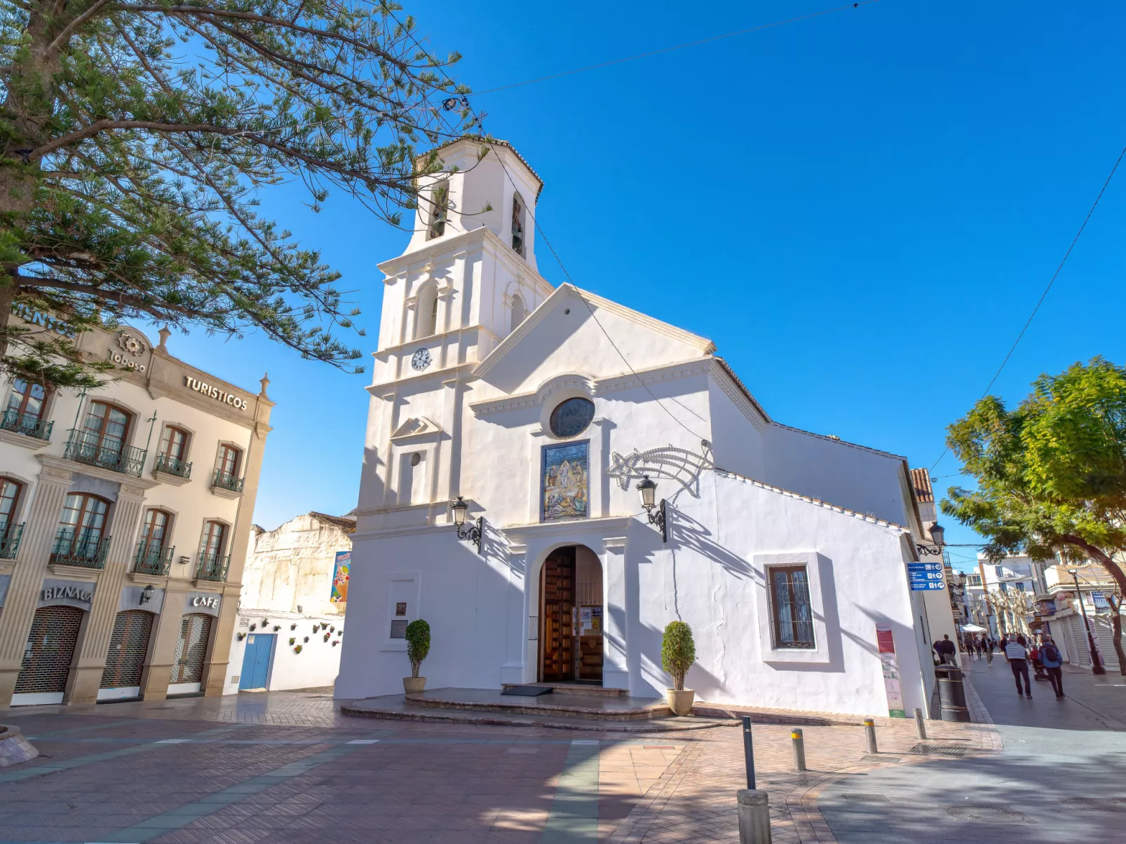 Iglesia-Buiten