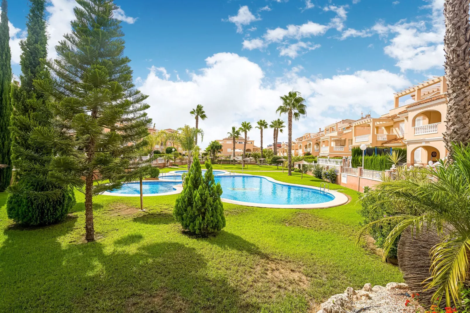 Lovely Bungalow with Swimming pool