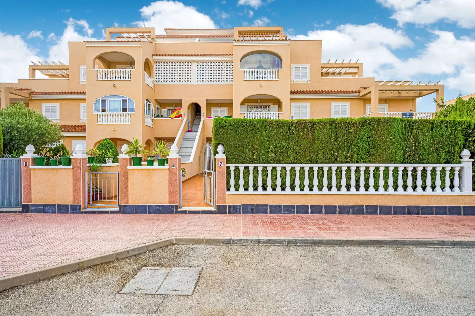 Lovely Bungalow with Swimming pool