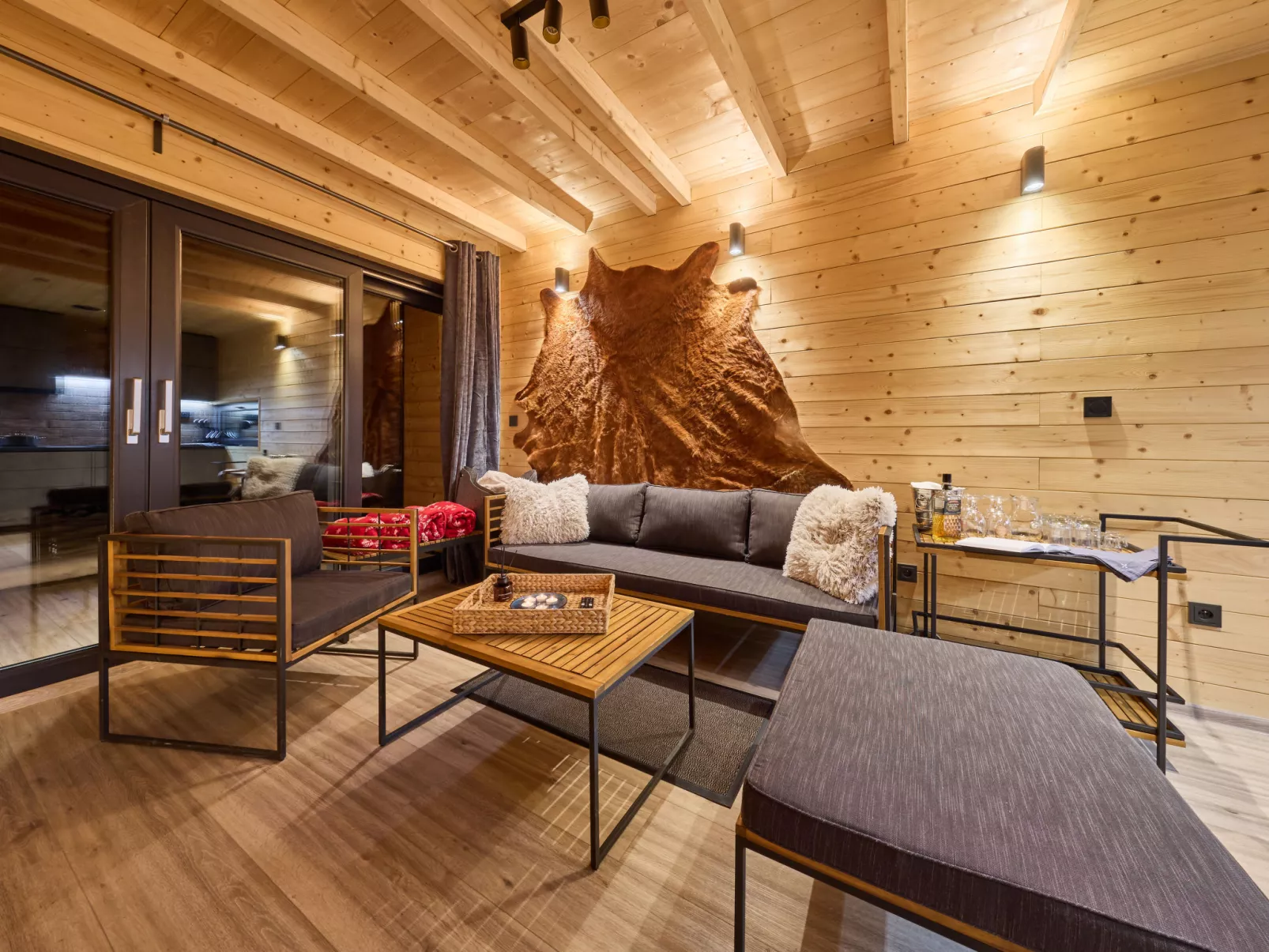 Luxe Timber Lodge & Pet Retreat-Binnen