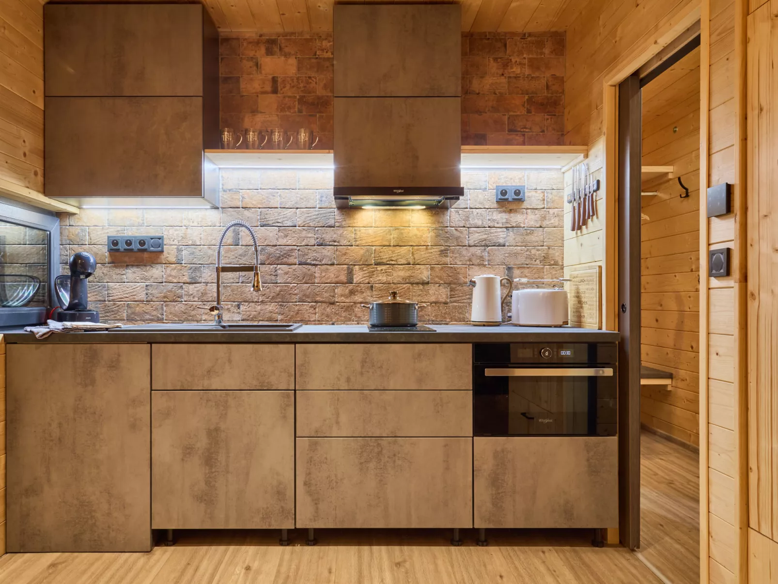 Luxe Timber Lodge & Pet Retreat-Binnen