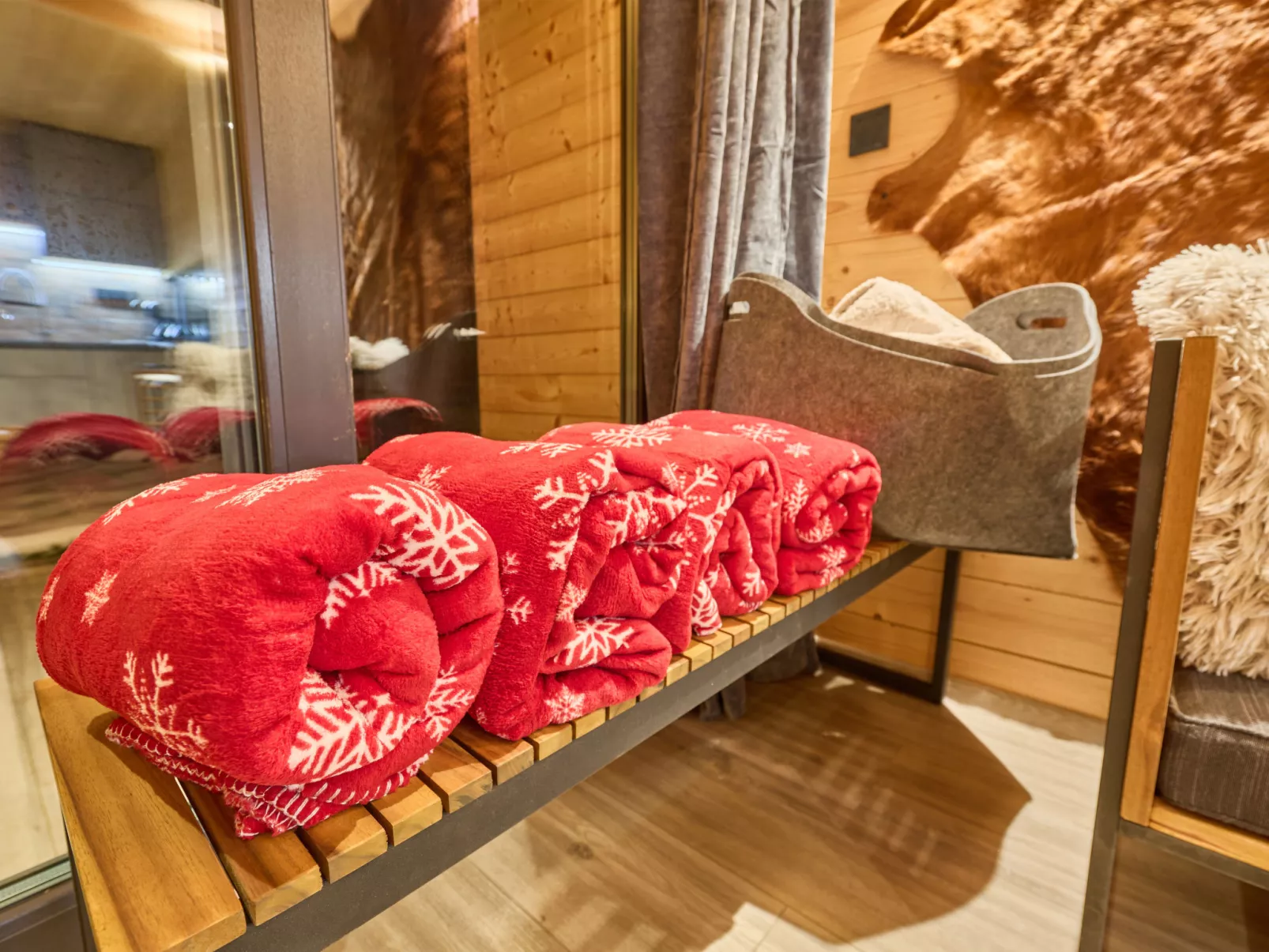 Luxe Timber Lodge & Pet Retreat-Binnen