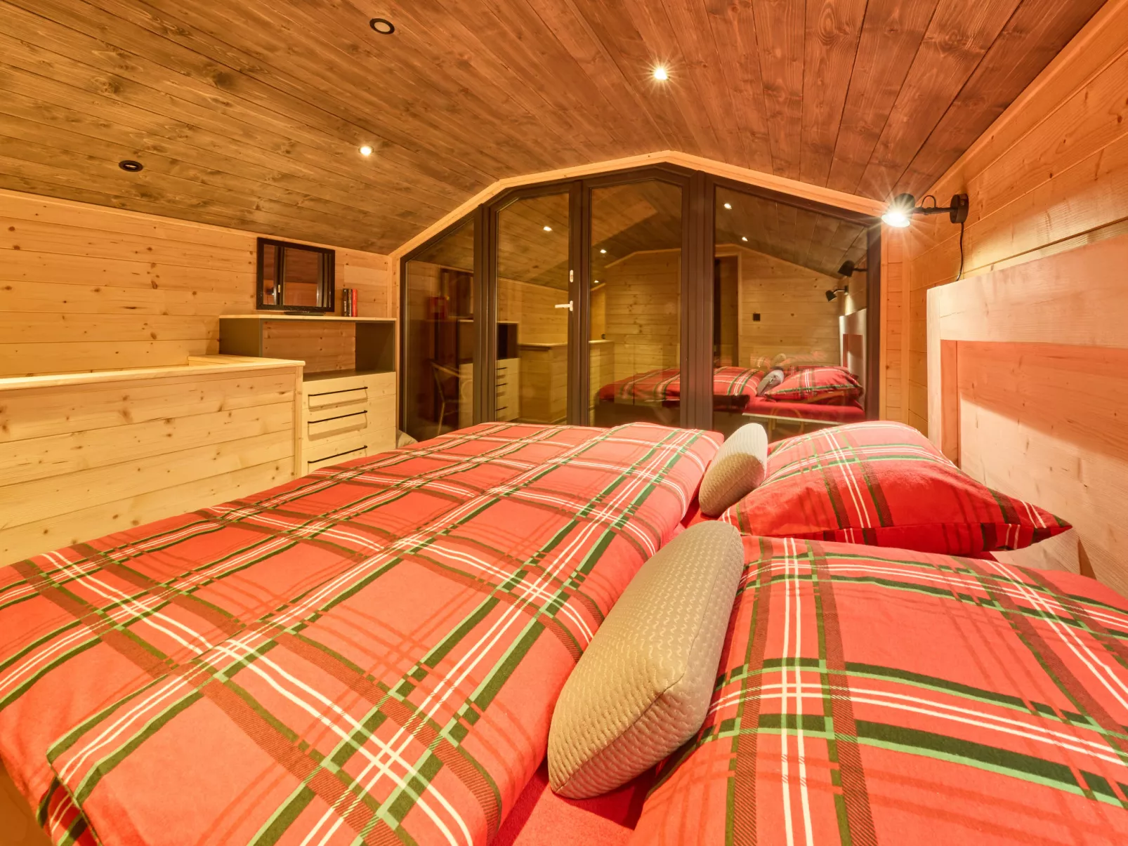 Luxe Timber Lodge & Pet Retreat-Binnen